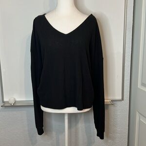Black XL Aeropostale sweater. V neck Long sleeve. Loose fitting.